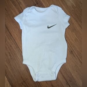 Nike White Infant gender neutral short sleeve Bodysuit with Gray Swoosh